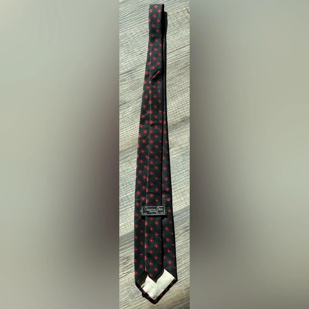 Dior Black and Red Silk Tie with Classic Pattern